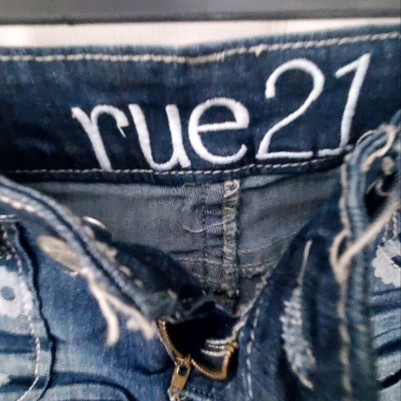 Jean shorts - Picture 3 of 4